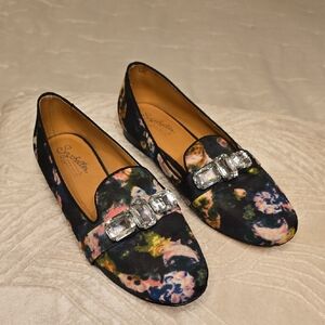 Seychelles Black Slip-On Loafers with Classic Silhouette